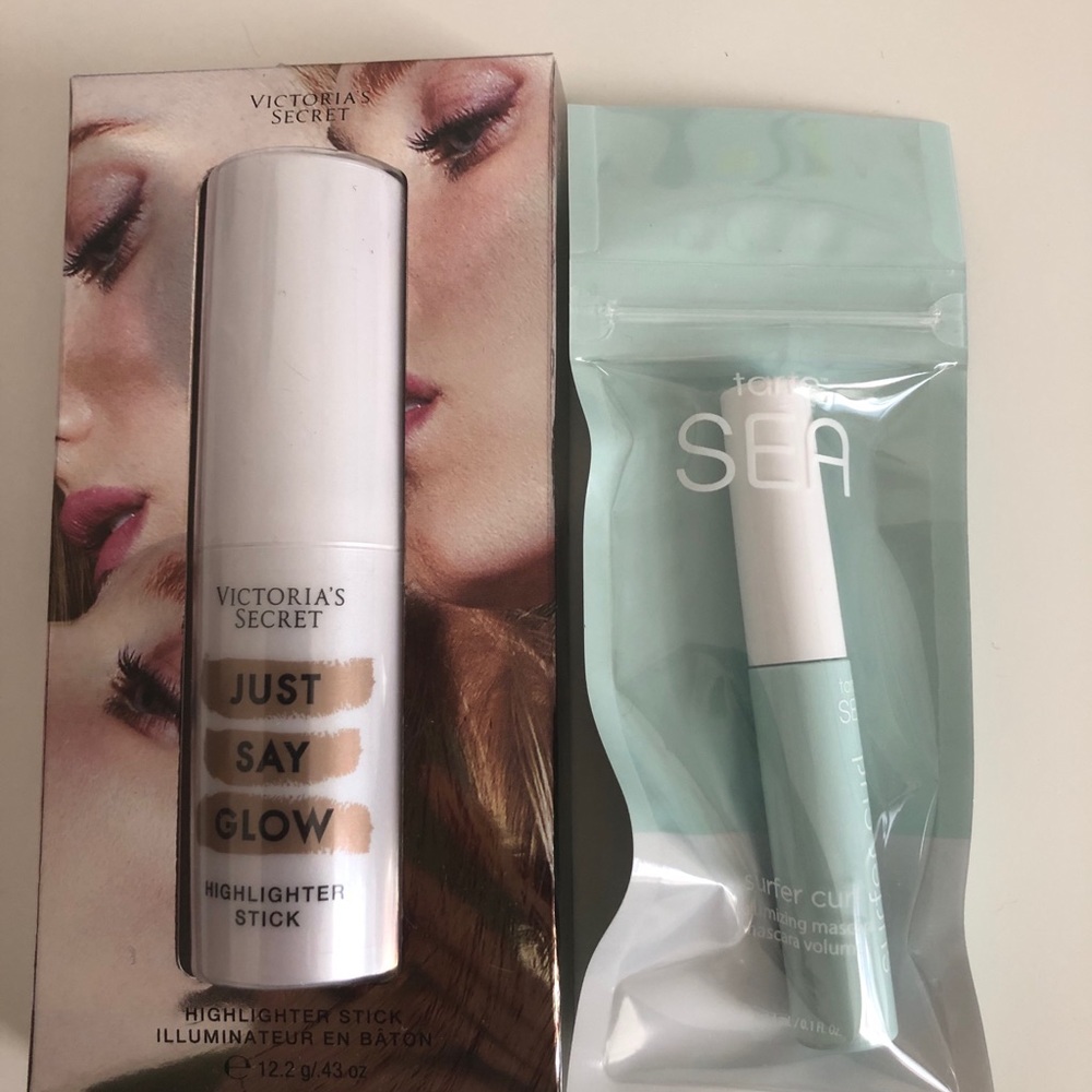 Victoria’s Secret Just Say Glow highlighter stick